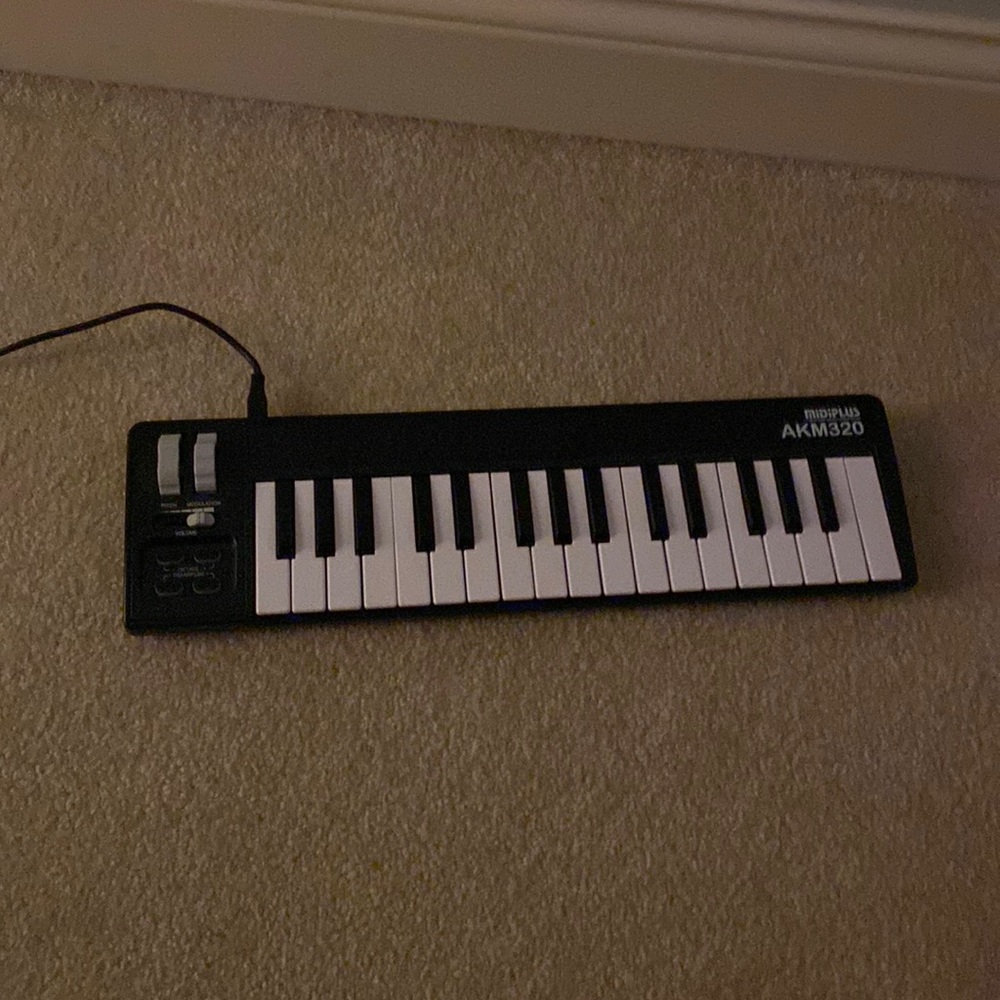 MIDIPlus AKM320 keyboard controller